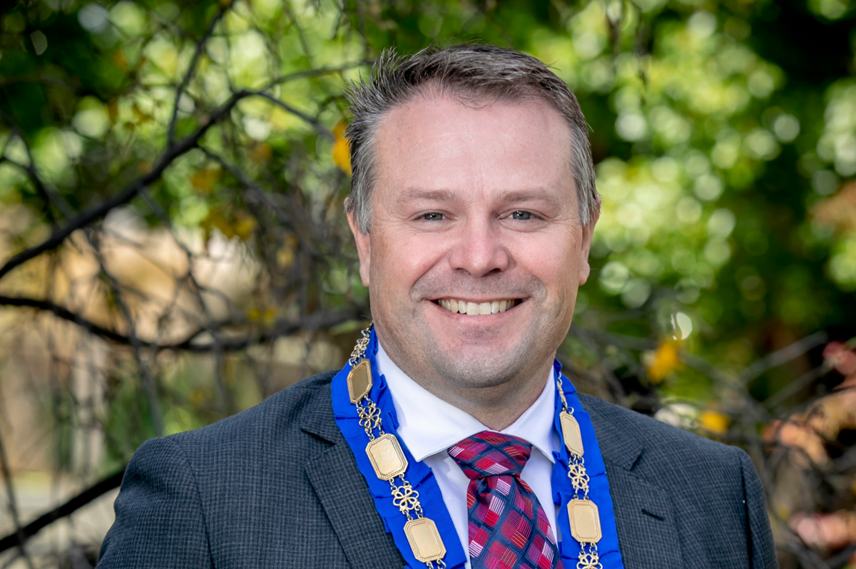 Mayor Lewers Chains