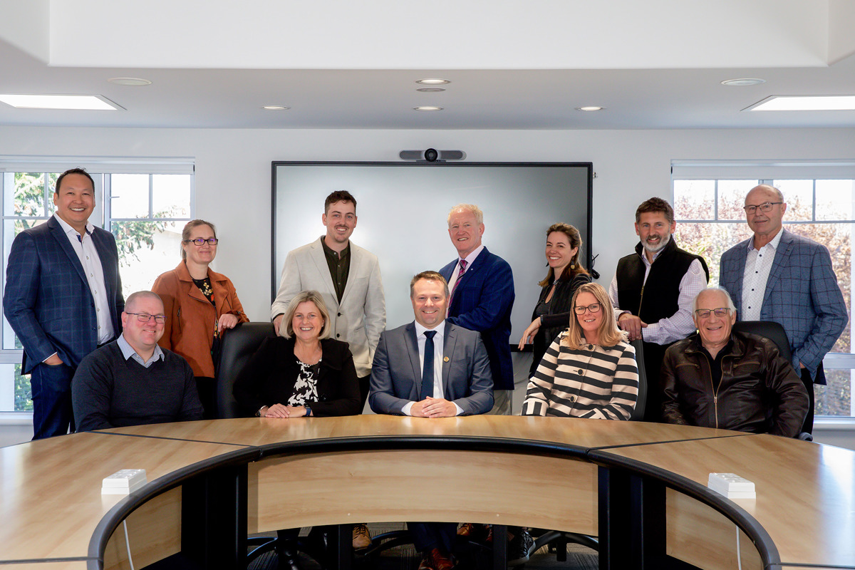 GROUP Mayor And Councillors WEB With Melissa